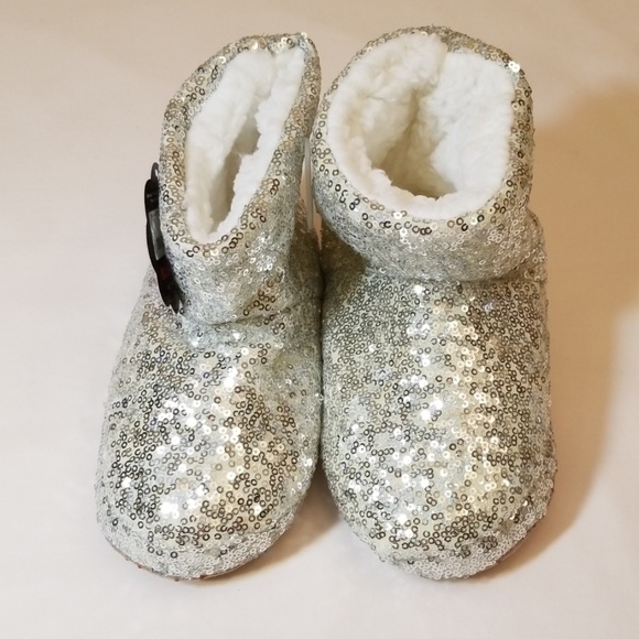 Girl's Size S-M Silver Sequined Bootie Slippers. - Picture 3 of 8